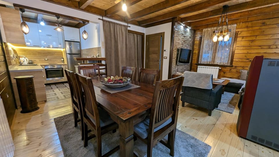 Seating area, Dining area, Mountain view, stove