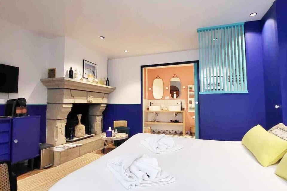 Bed, TV and multimedia, Photo of the whole room, Bedroom, wardrobe