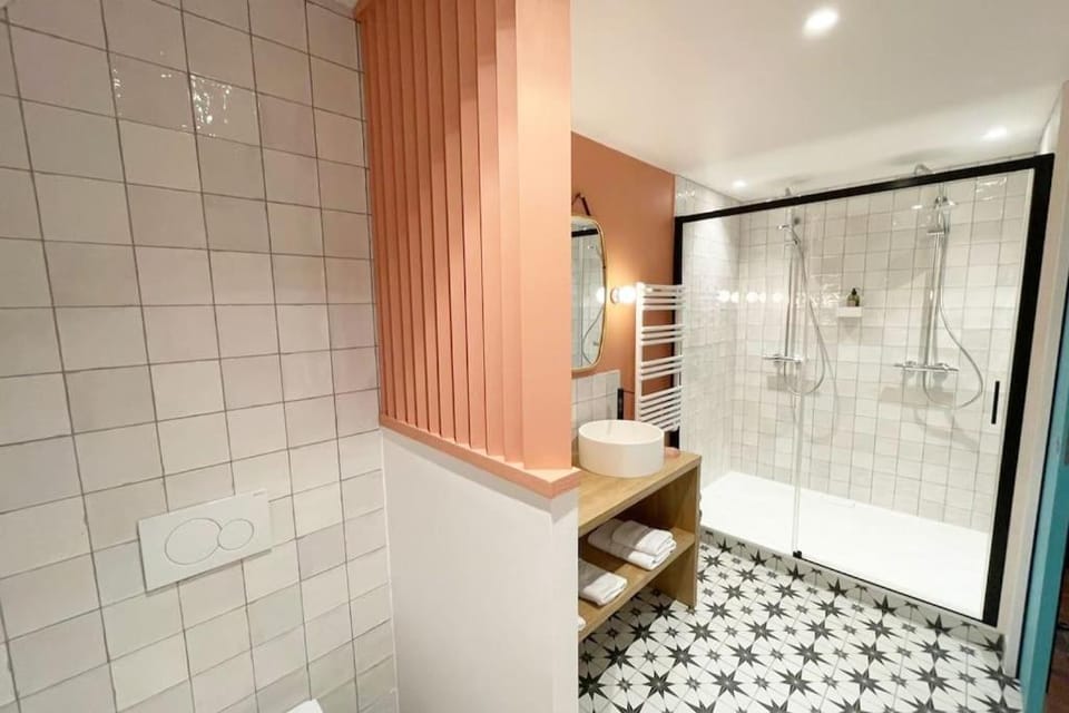 Shower, Bathroom, towels