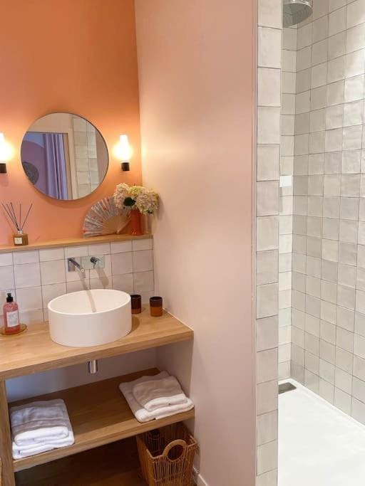 Shower, Bathroom, towels