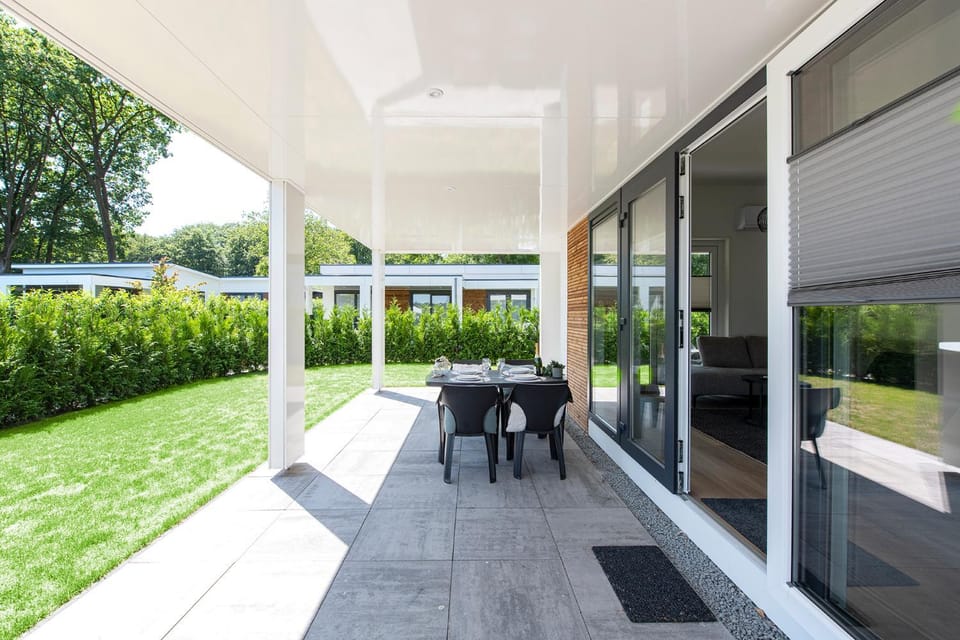 Property building, Patio, Garden, Balcony/Terrace, Dining area, Garden view