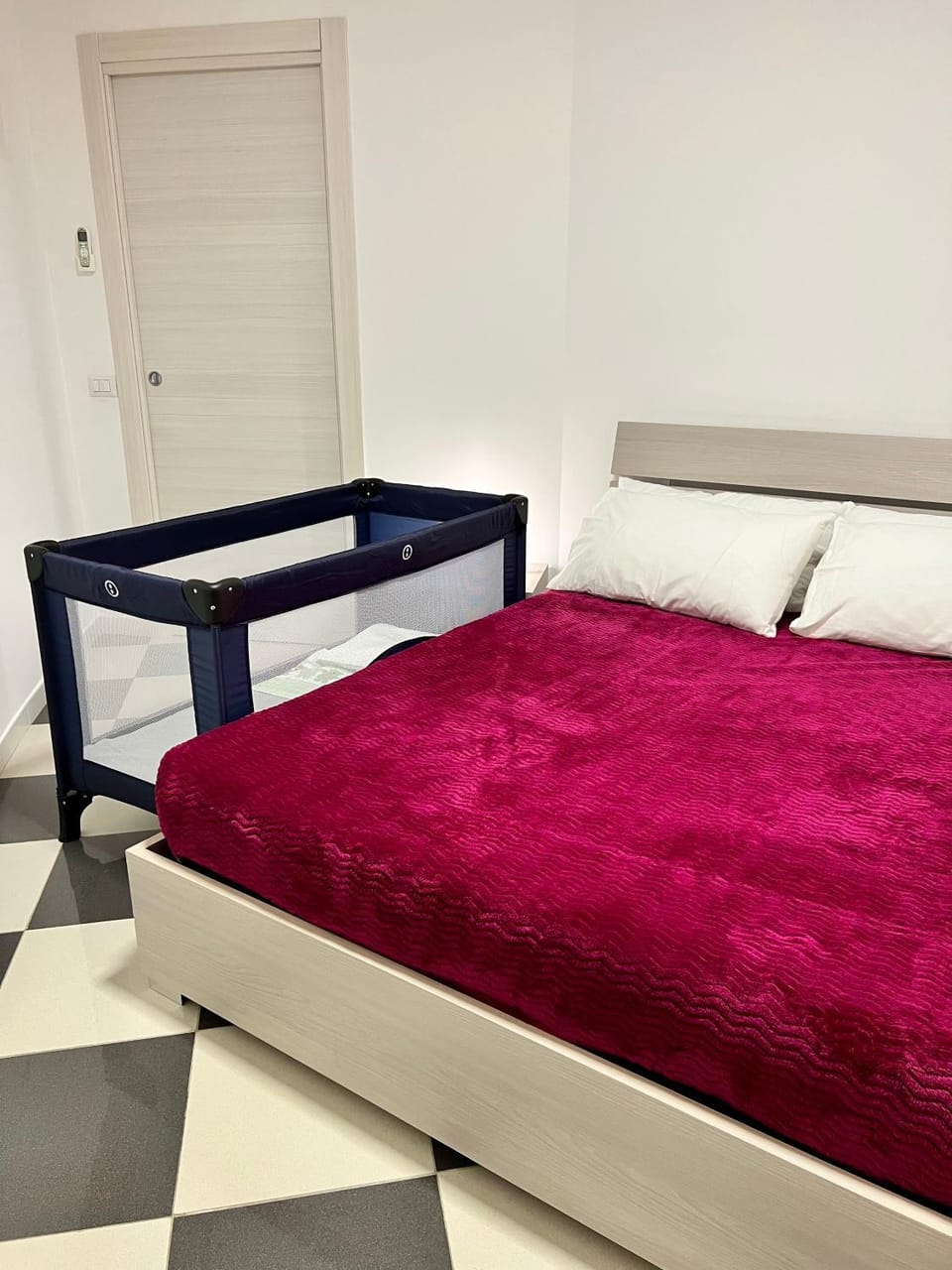 Bedroom, cot