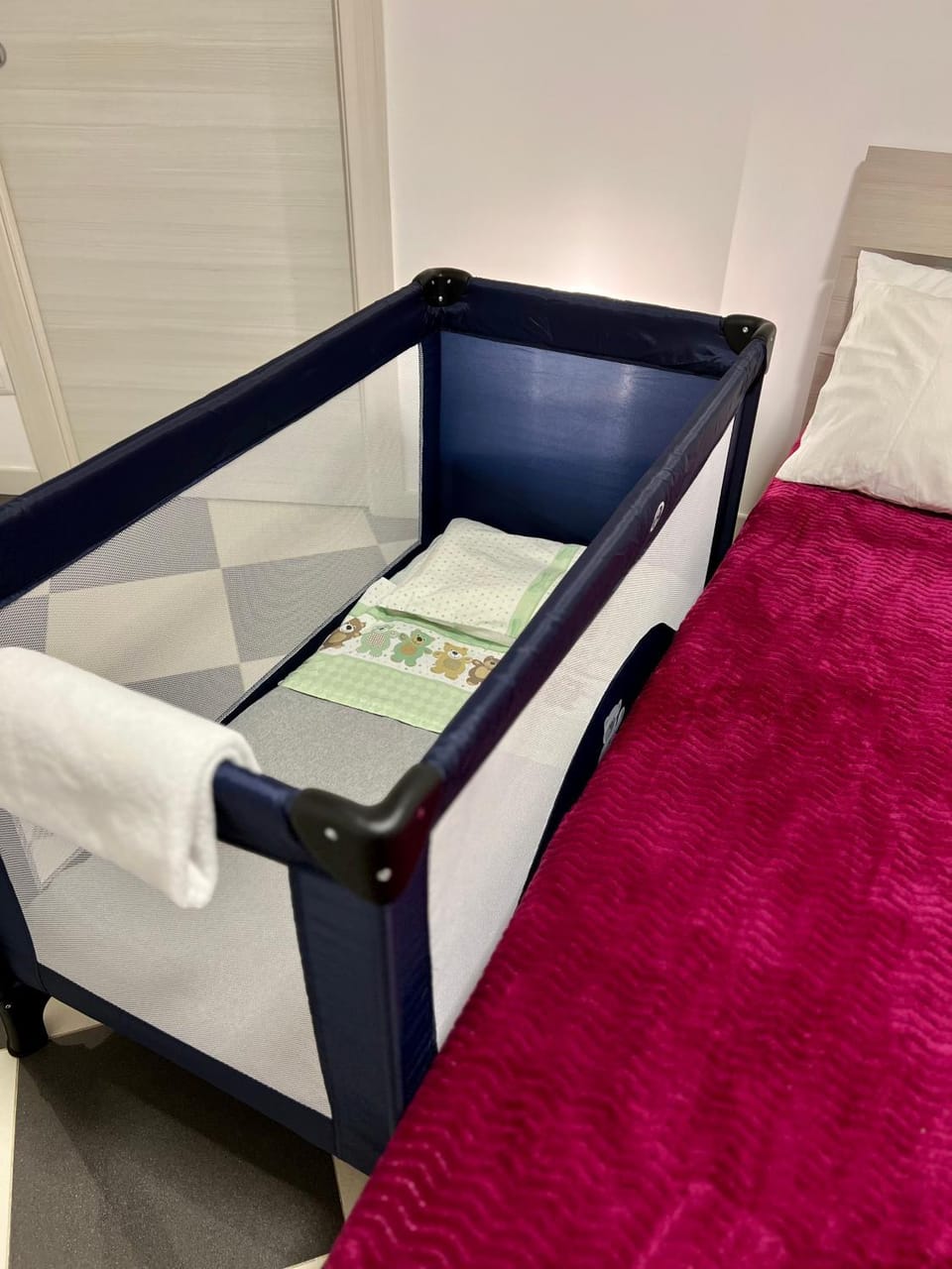 Bedroom, cot