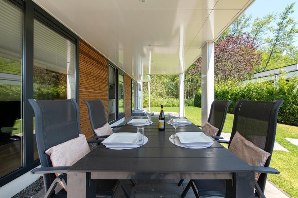 Garden, Seating area, Dining area, Garden view