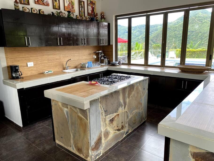 FINCA SAN LUIS en La Vega Cundinamarca Diversión Gastronomía Gourmet y Confort Total hasta para 17 Personas Piscina Jacuzzi y Juegos de mesa Villa in Cundinamarca, Colombia