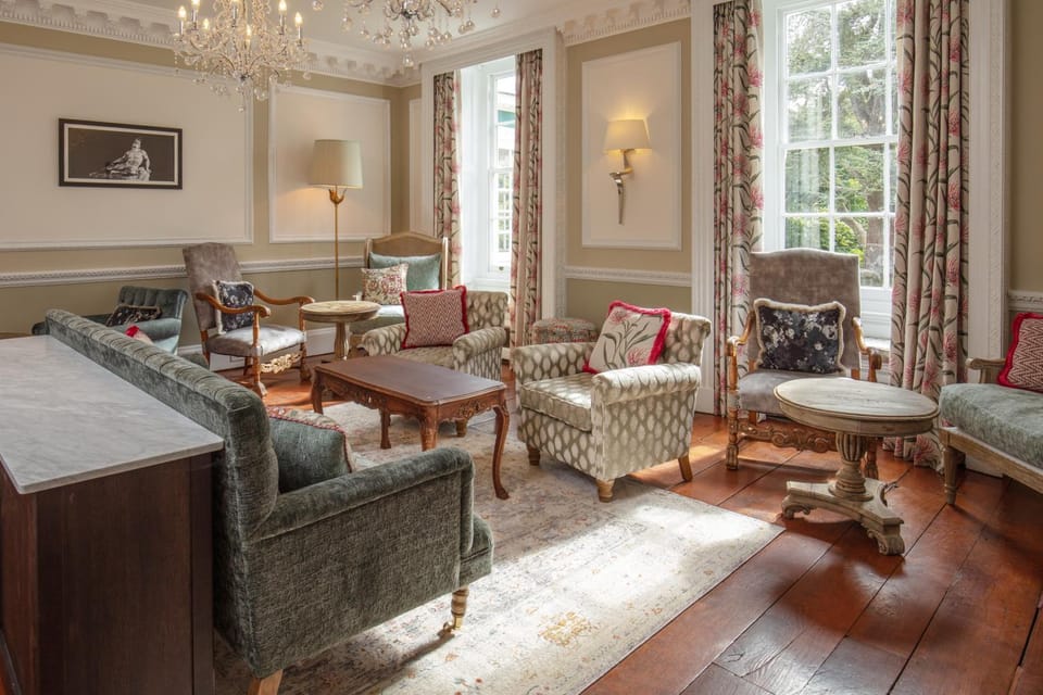 Living room, Seating area