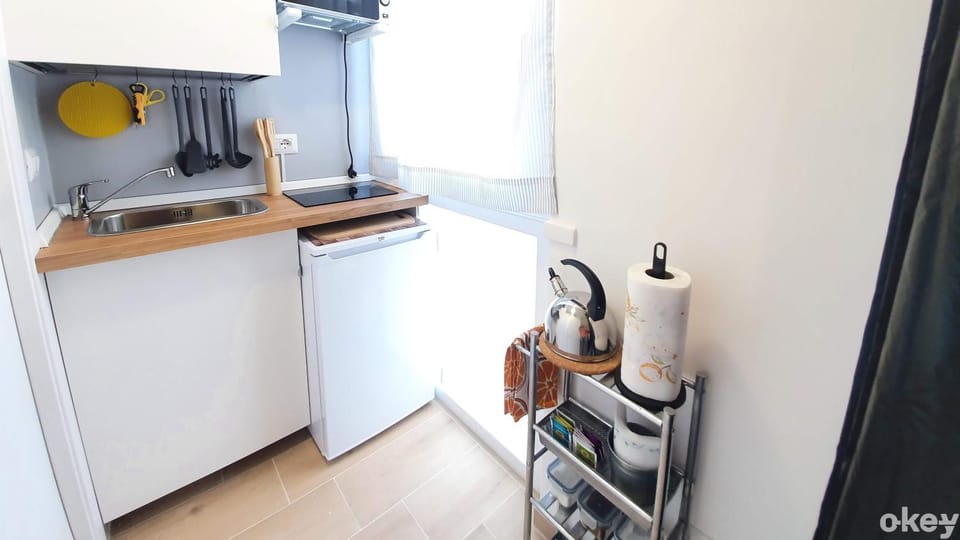 Kitchen or kitchenette, stove