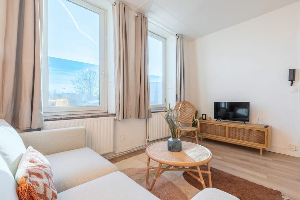 Hypercentre - private parking, metro + train 100m Apartment in Flanders