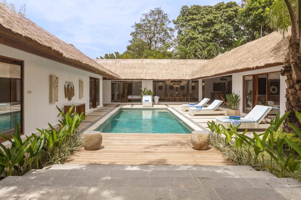 Property building, Day, Garden, Garden view, Pool view, Swimming pool, sunbed