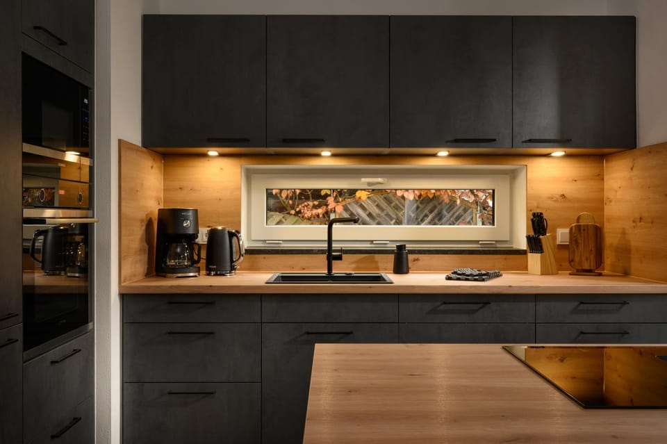 Coffee/tea facilities, Kitchen or kitchenette, minibar, pet friendly, stove