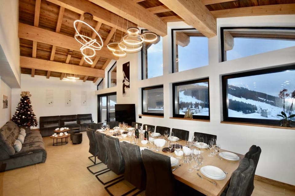 Communal lounge/ TV room, Living room, Meals