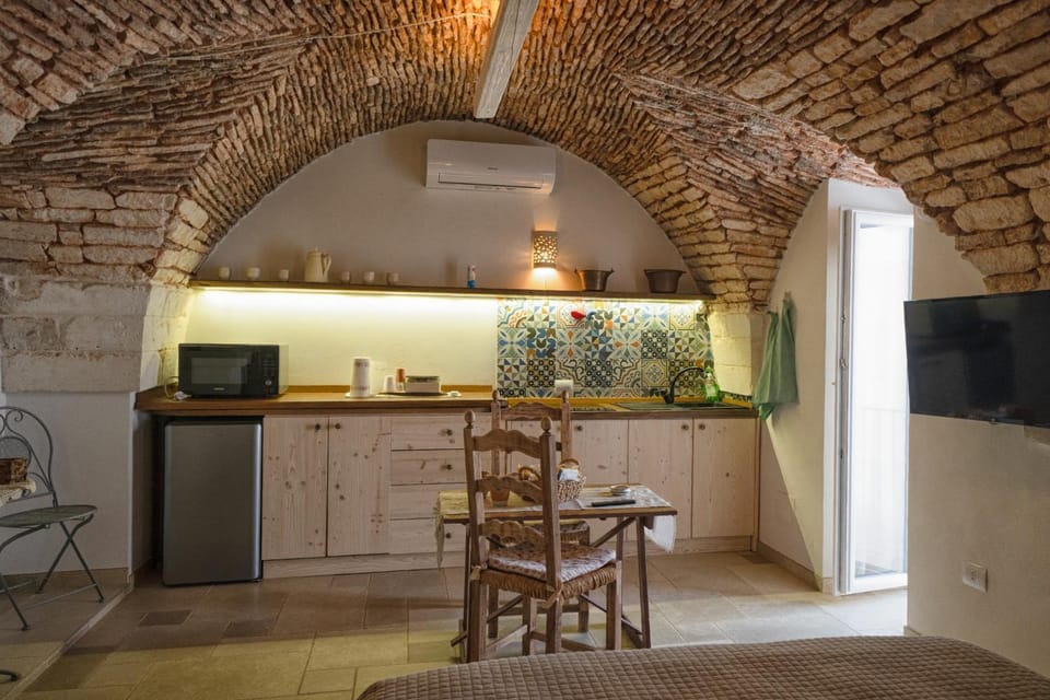 Kitchen or kitchenette, Bedroom, kitchen