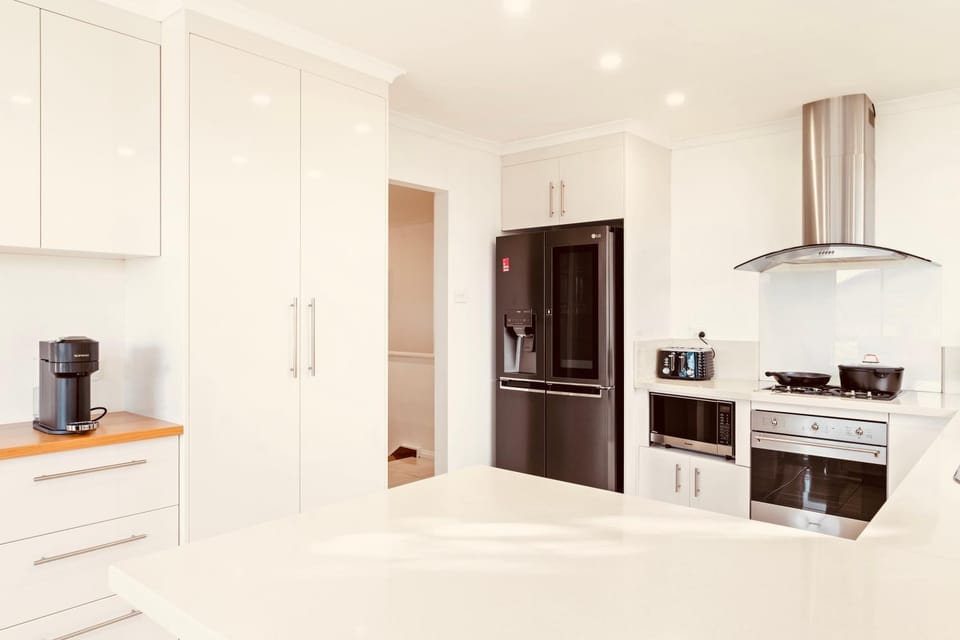 Spacious 3 bedrooms family living in Rosetta House in Tasmania