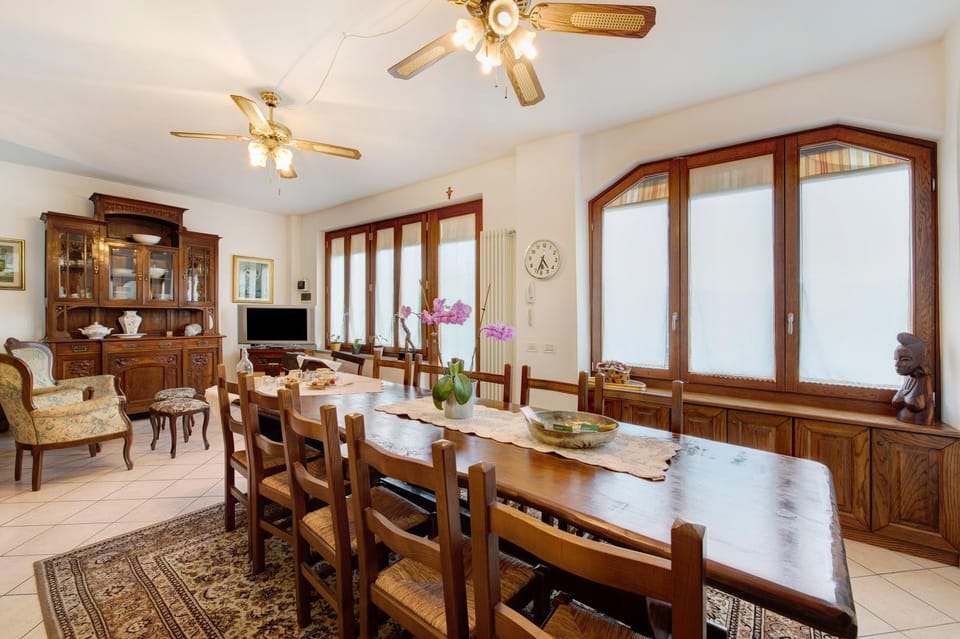Property building, Kitchen or kitchenette, Living room