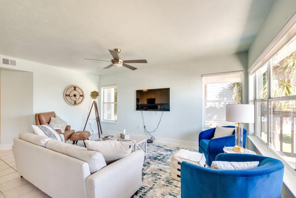 Cedar Key Condo w/ Balcony & Gulf Views! House in Cedar Key