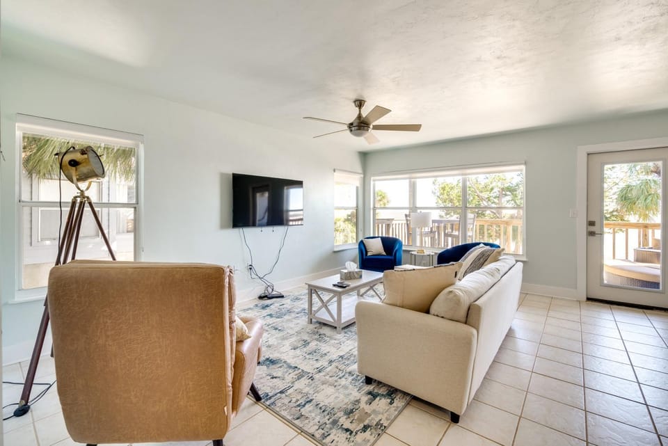 Cedar Key Condo w/ Balcony & Gulf Views! House in Cedar Key