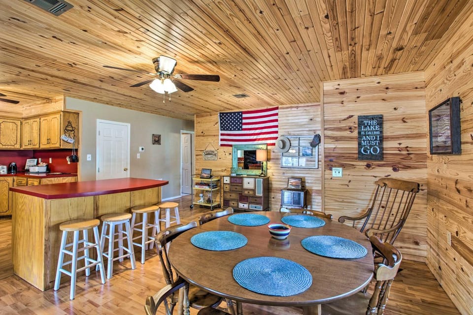 Kingston Getaway < 2 Mi to Lake Texoma! House in Lake Texoma