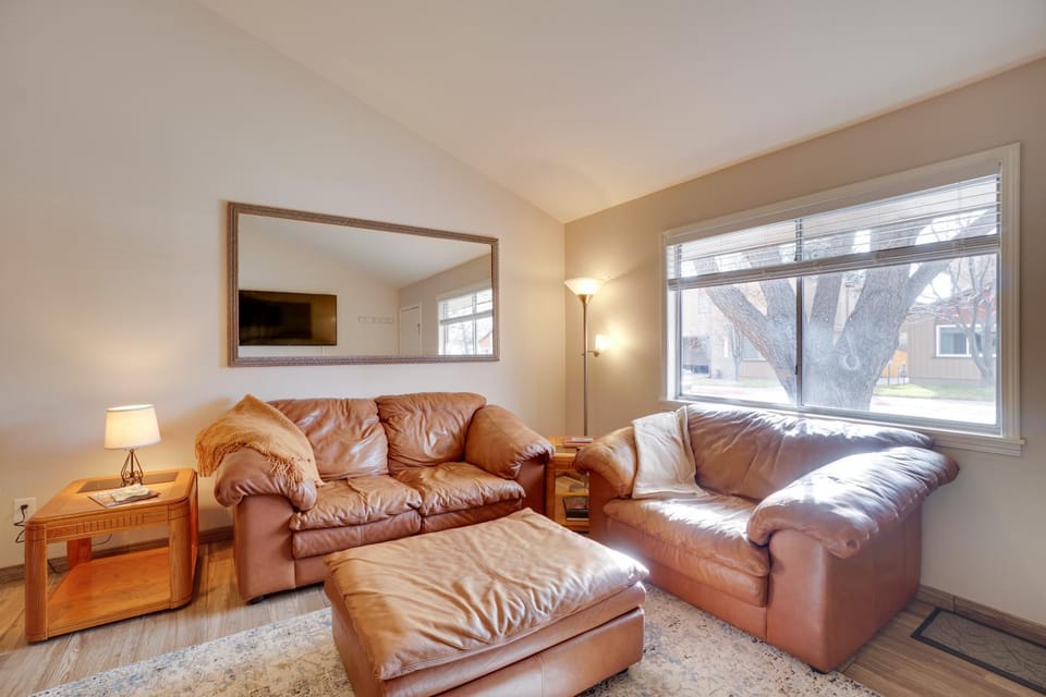 Flagstaff Townhome w/ Grill ~ 3 Mi to Downtown! House in Flagstaff