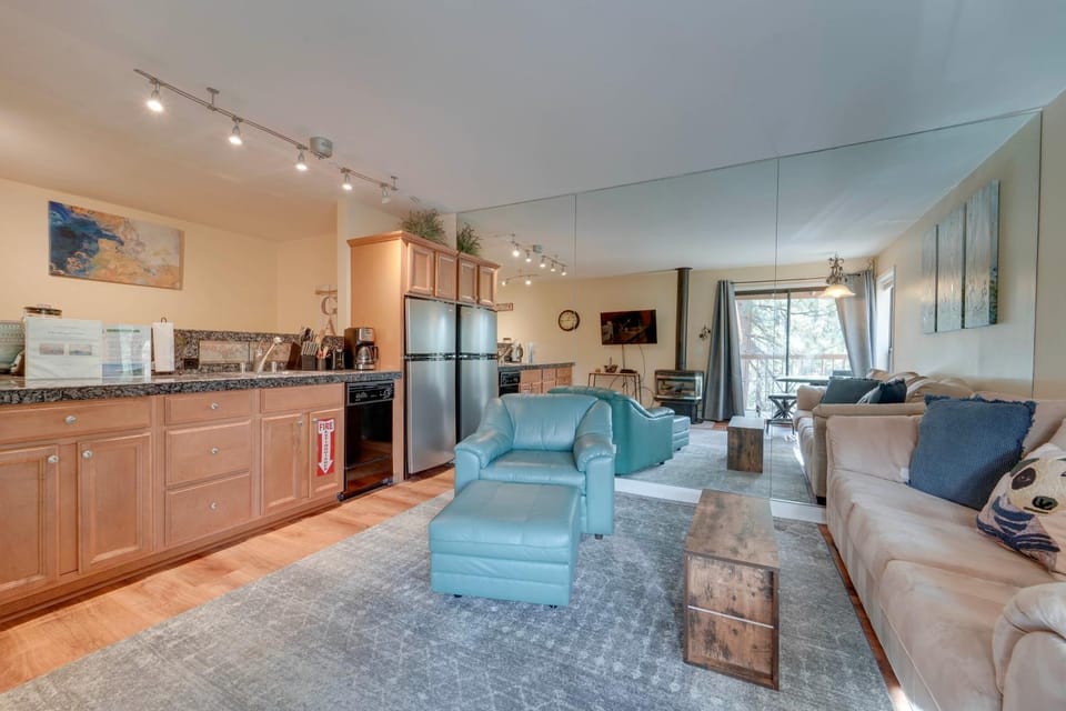 < 3 Mi to Lake Tahoe: Incline Village Condo! House in Incline Village