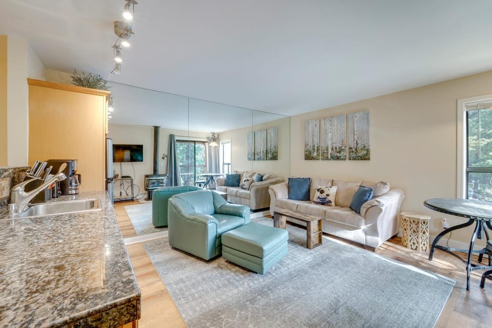 < 3 Mi to Lake Tahoe: Incline Village Condo! House in Incline Village