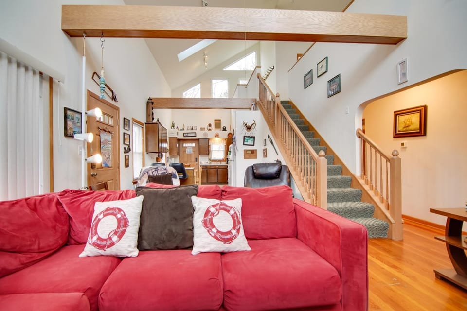Twin Lakes Home - Walk to Lake Elizabeth! House in Twin Lakes