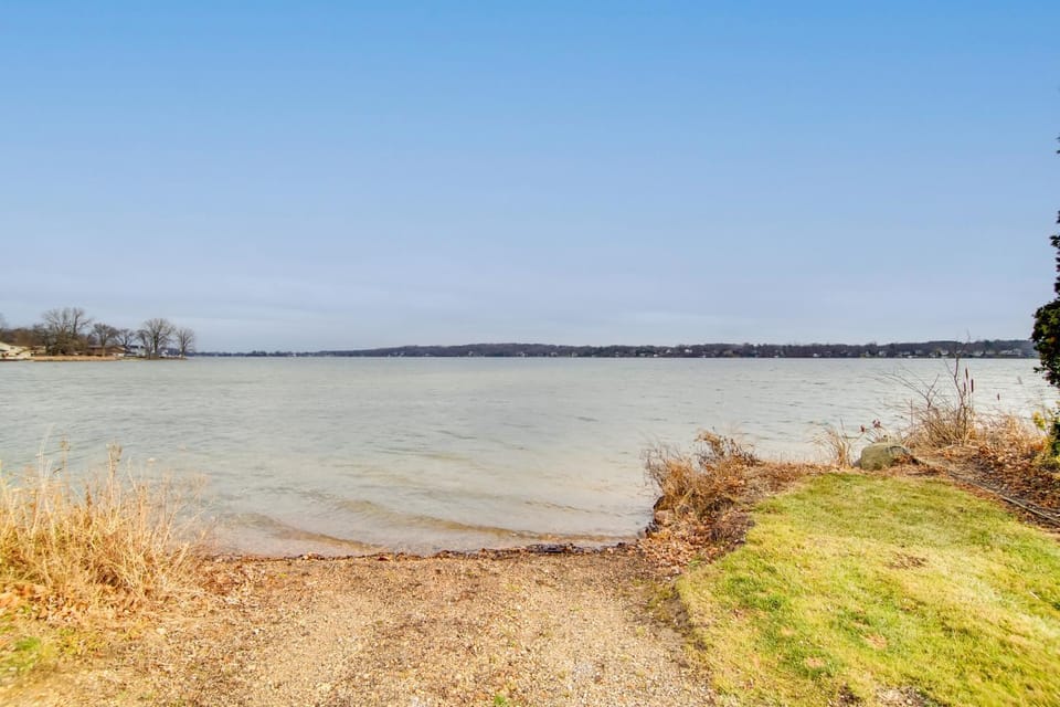 Twin Lakes Home - Walk to Lake Elizabeth! House in Twin Lakes