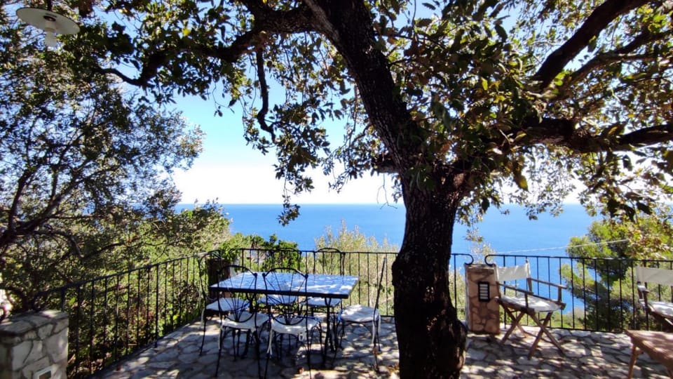 Natural landscape, View (from property/room), Balcony/Terrace, Dining area, Sea view