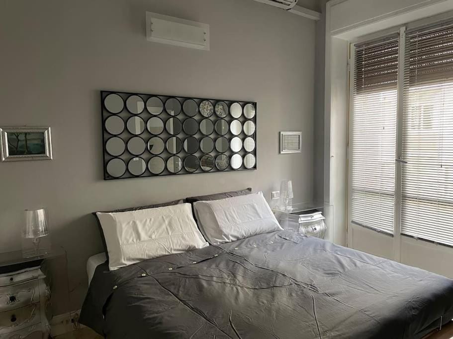 [Duomo walking distance]modern flat with free wifi Apartment in Milan