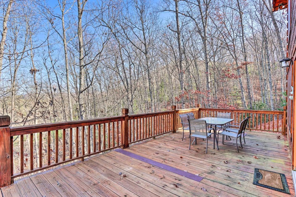 Murphy Cabin: Wheelchair Accessible w/ Fire Pit! Cabin in Tennessee