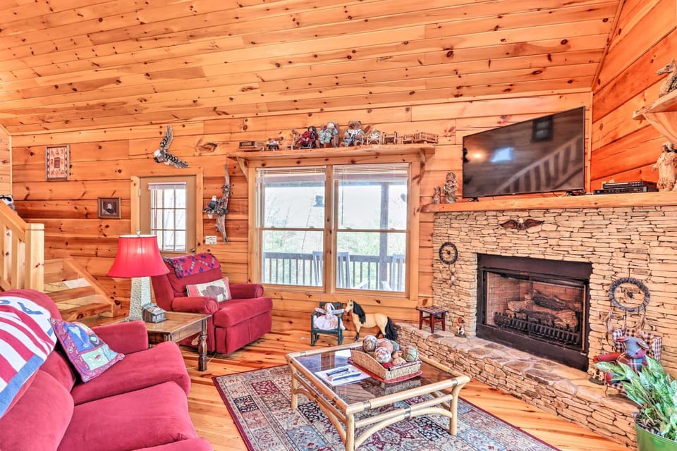 Murphy Cabin: Wheelchair Accessible w/ Fire Pit! Cabin in Tennessee