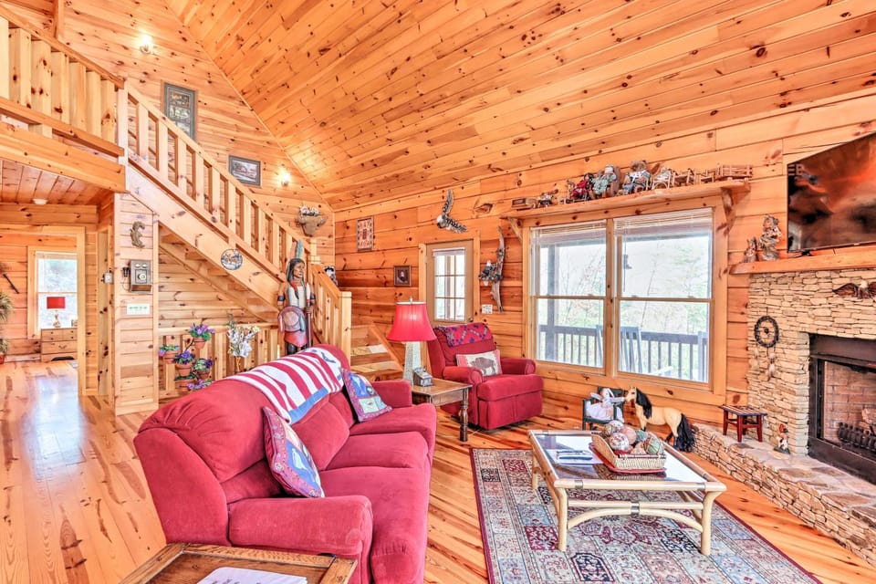 Murphy Cabin: Wheelchair Accessible w/ Fire Pit! Cabin in Tennessee
