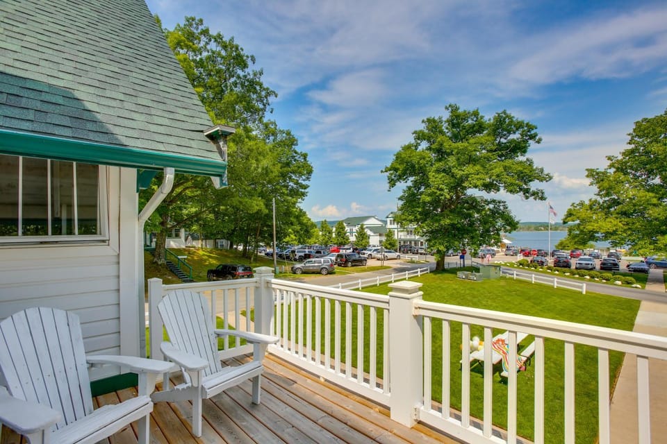 Pool + Hot Tub Access! Portage Lake Condo w/ Deck House in Wisconsin