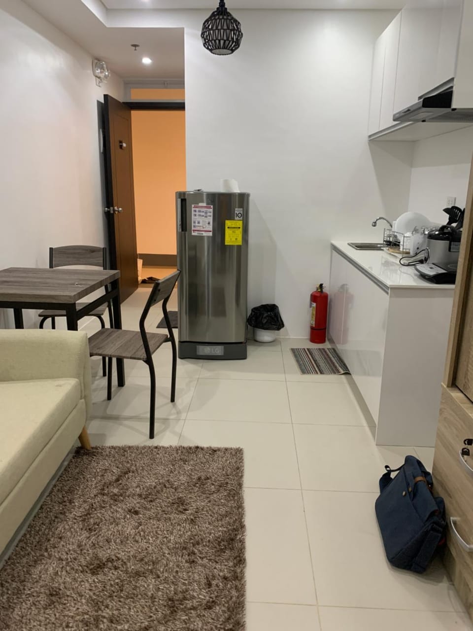Kitchen or kitchenette, Seating area, Dining area, minibar, stove