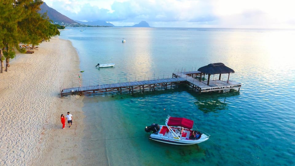 Nearby landmark, Day, Beach, Sea view, group of guests