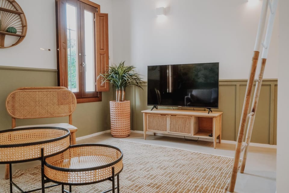 Communal lounge/ TV room, Living room, Seating area