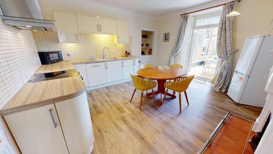BISHOPS TAWTON OVERTON HOUSE 2 Bedrooms House in North Devon District