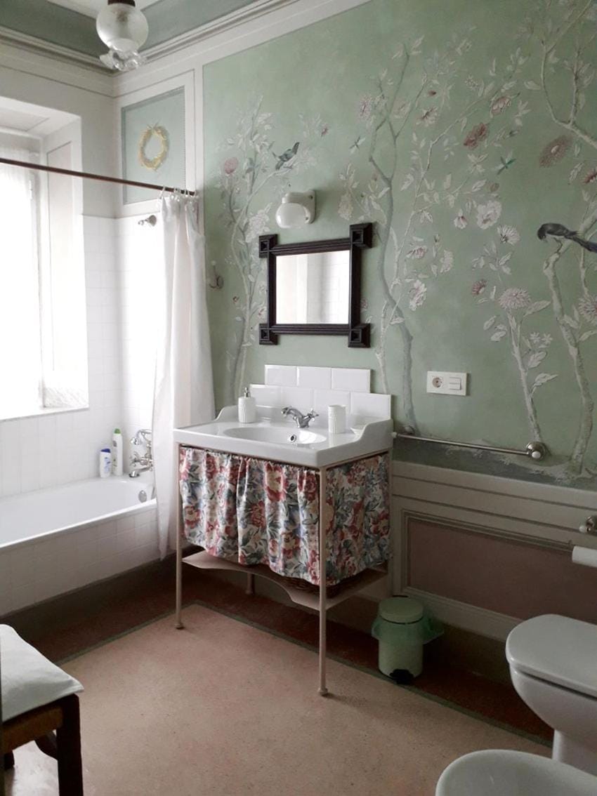 Bathroom, Bath, towels