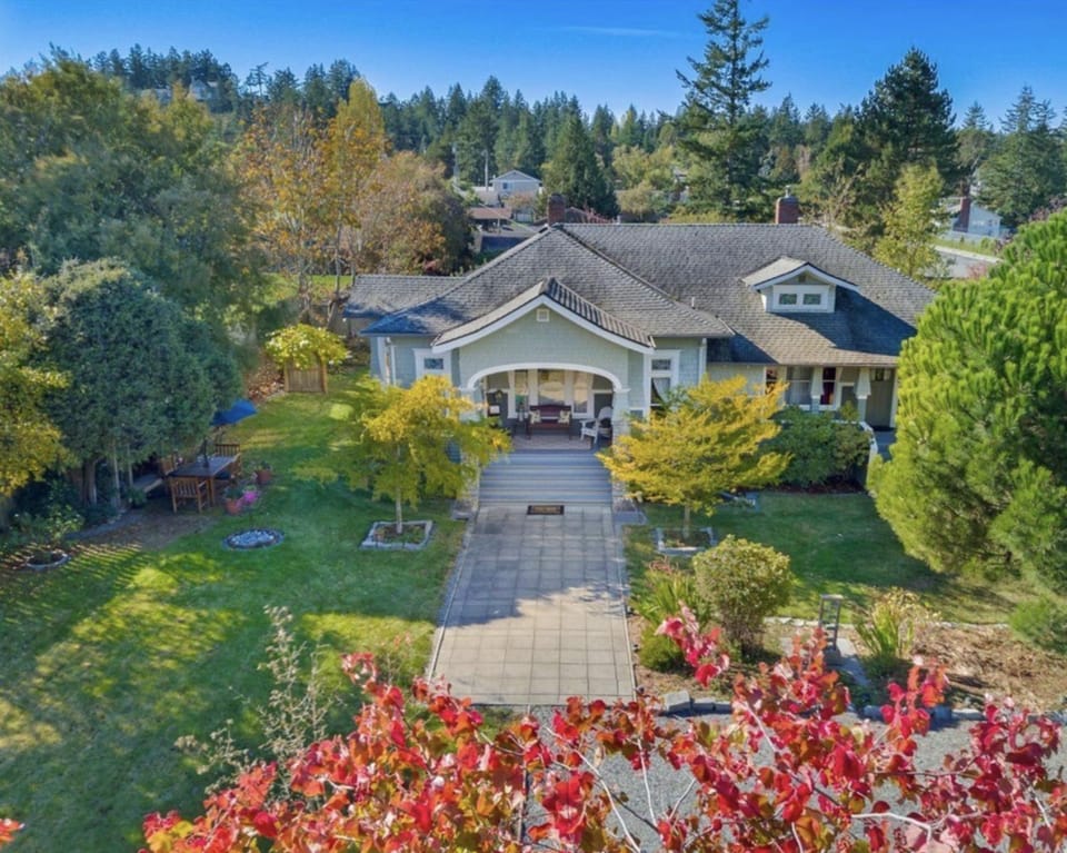 The KirkHouse Bed and Breakfast Bed and Breakfast in Friday Harbor