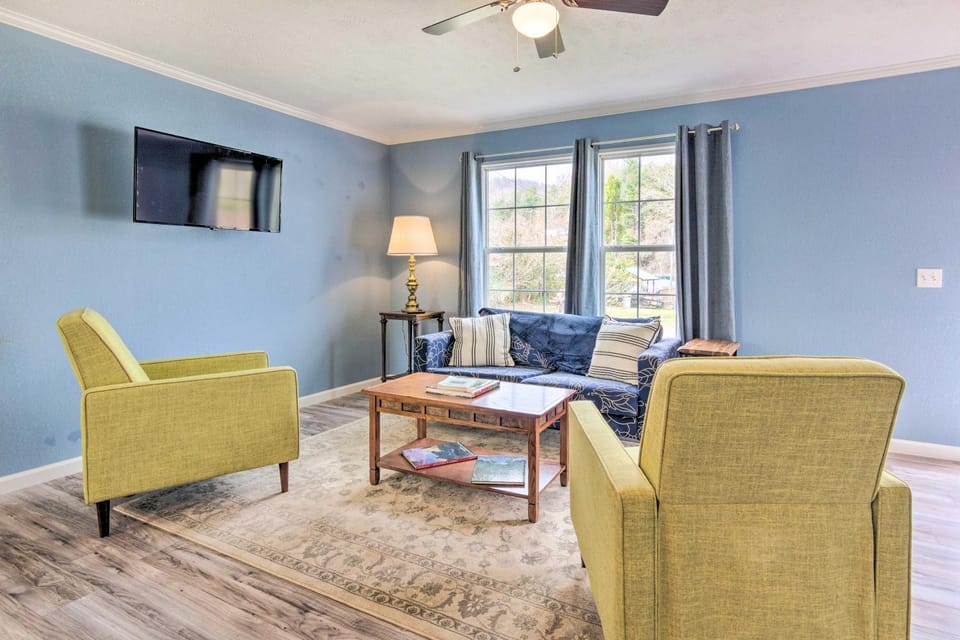 Walk to Lake Summit! Mountain-View Zirconia Home House in Tennessee