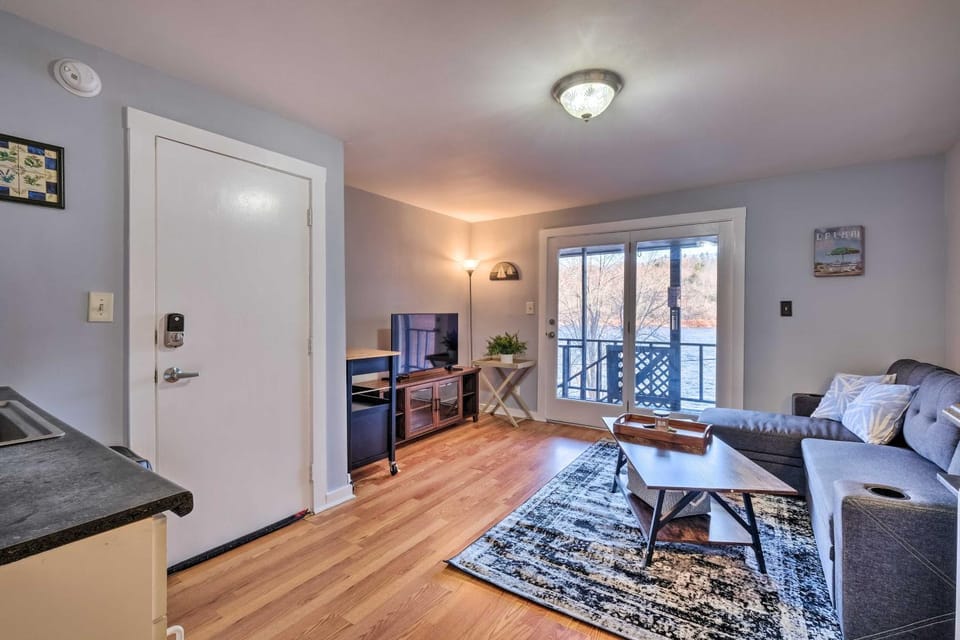 Downtown Hallowell Retreat w/ Water Views! Apartment in Augusta