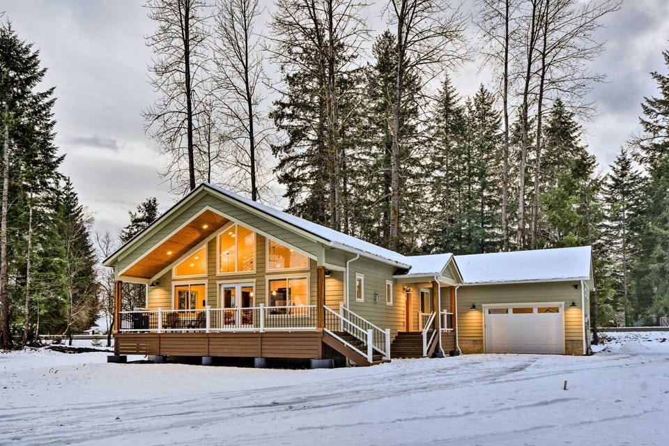 Family-Friendly Packwood Retreat w/ Deck! House in Washington