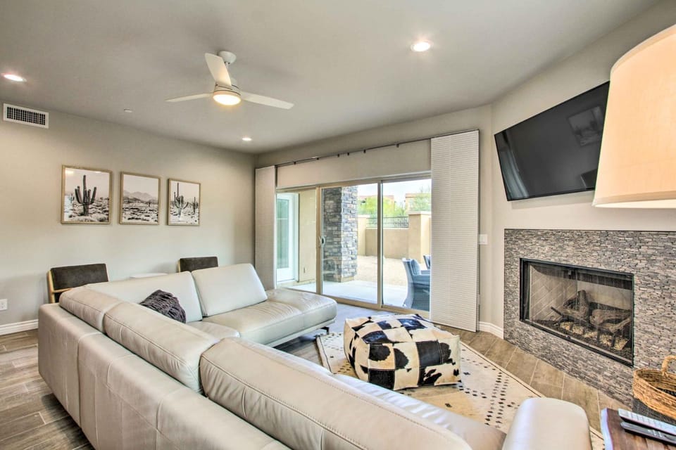 Walkable Townhome w/ Pool Access in Cave Creek! House in Carefree