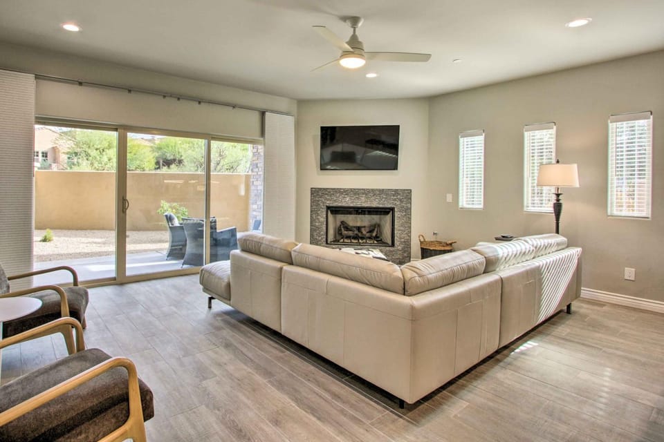 Walkable Townhome w/ Pool Access in Cave Creek! House in Carefree