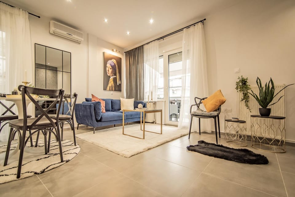 Living room, Seating area, Dining area, air conditioner