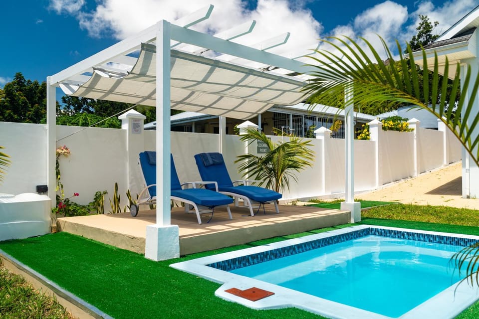 Day, Swimming pool, sunbed