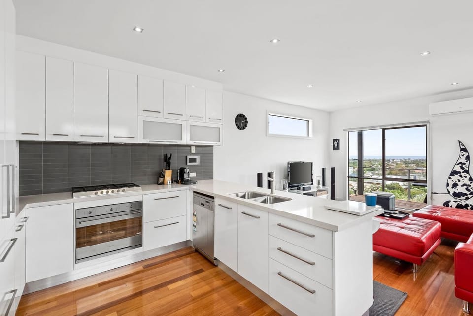 Kitchen or kitchenette, Living room