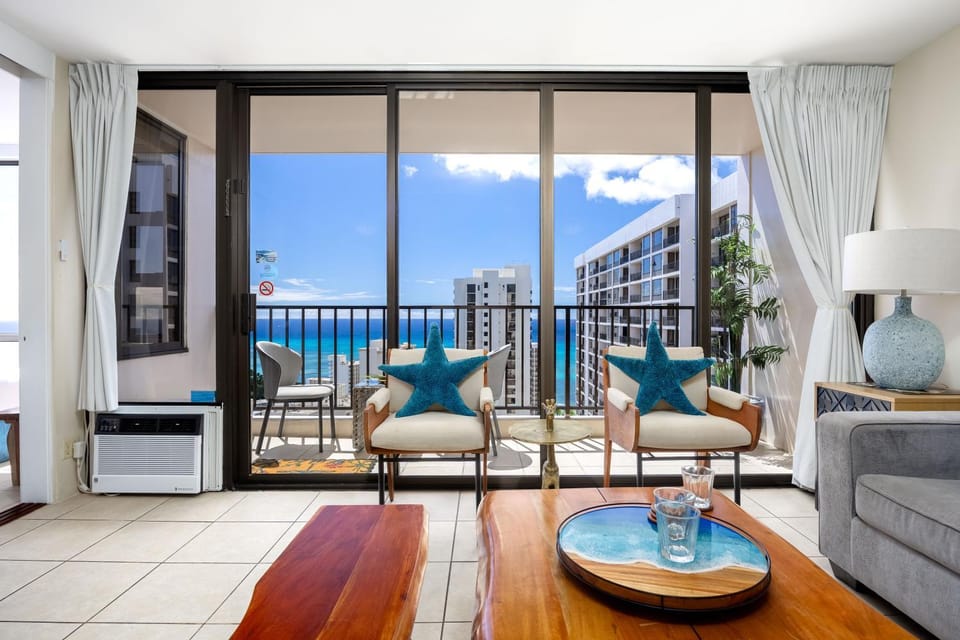 Patio, View (from property/room), Balcony/Terrace, Living room, Seating area, Sea view