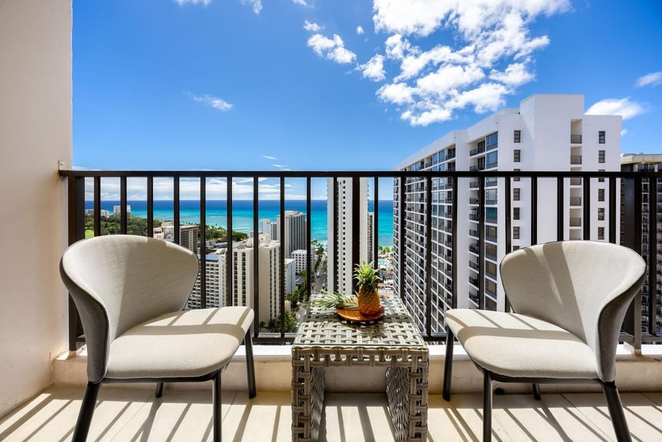 Patio, View (from property/room), Balcony/Terrace, Seating area, City view