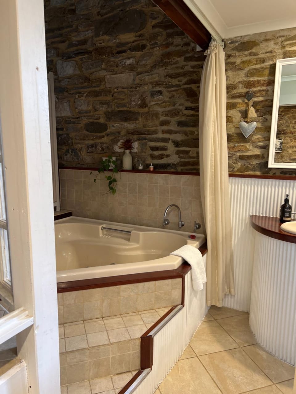 Randell's Mill - Adelaide Hills - Romantic Loft Stays Bed and Breakfast in South Australia