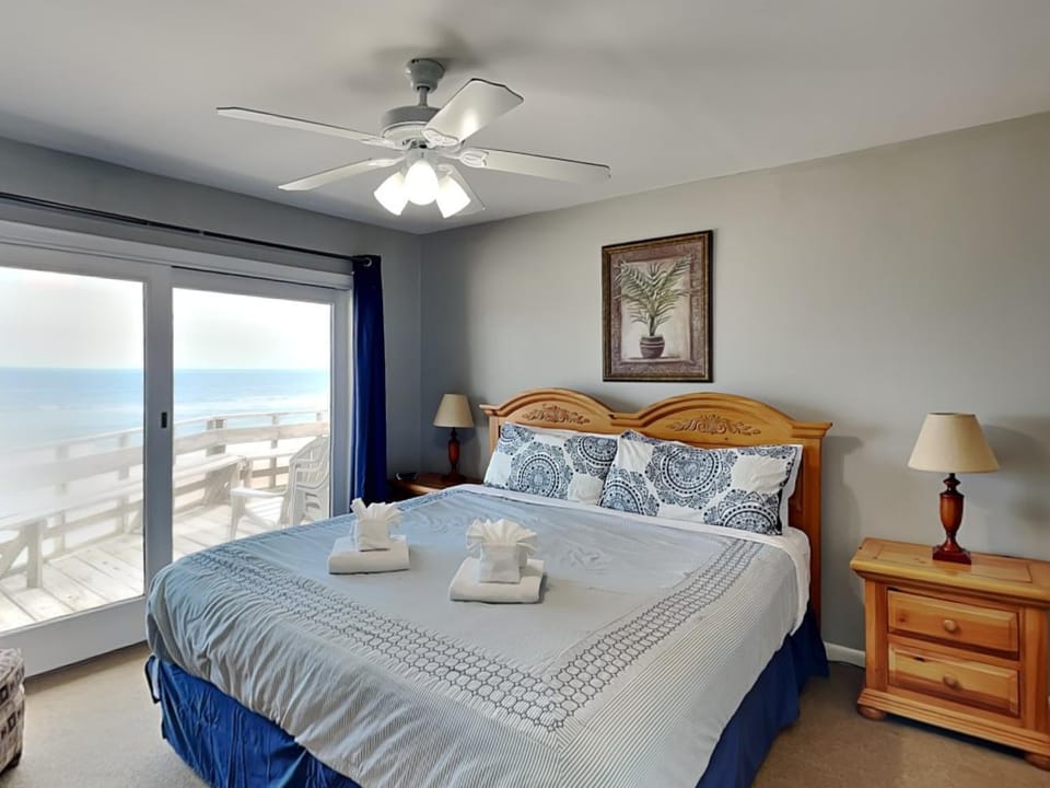 Bed, Balcony/Terrace, Bedroom, Sea view, towels